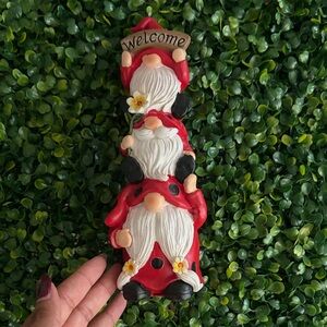 Gnome Welcome Sign